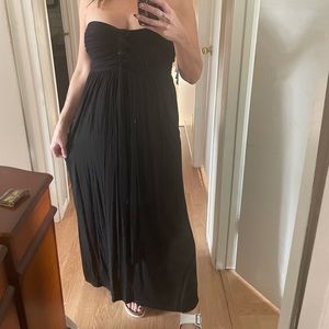 HOST PICK 💕 Black strapless maxi dress